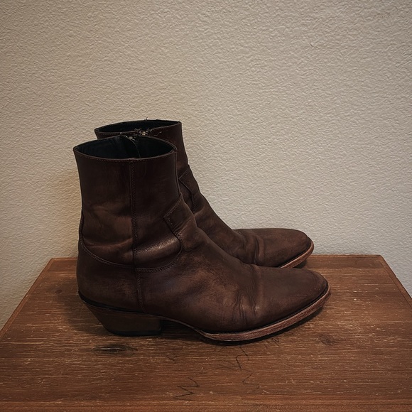 Men’s Distressed Boots - Picture 4 of 4